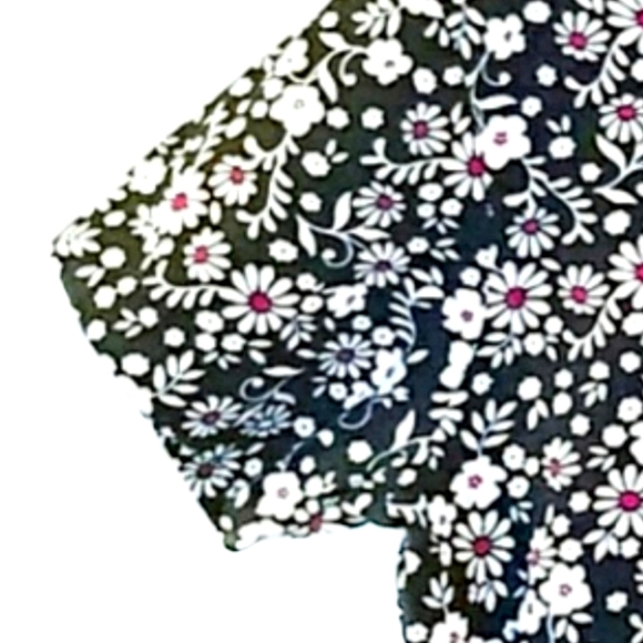 Willow Brooks Scrub Top Black Floral Size M - Picture 3 of 9